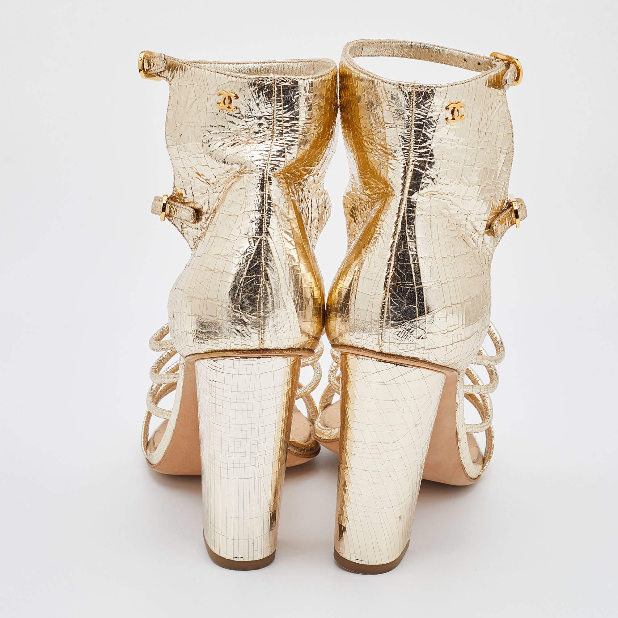 Chanel Metallic Gold Textured Leather Camellia Ankle Strap Sandals Size 39.5 In Good Condition In Dubai, Al Qouz 2