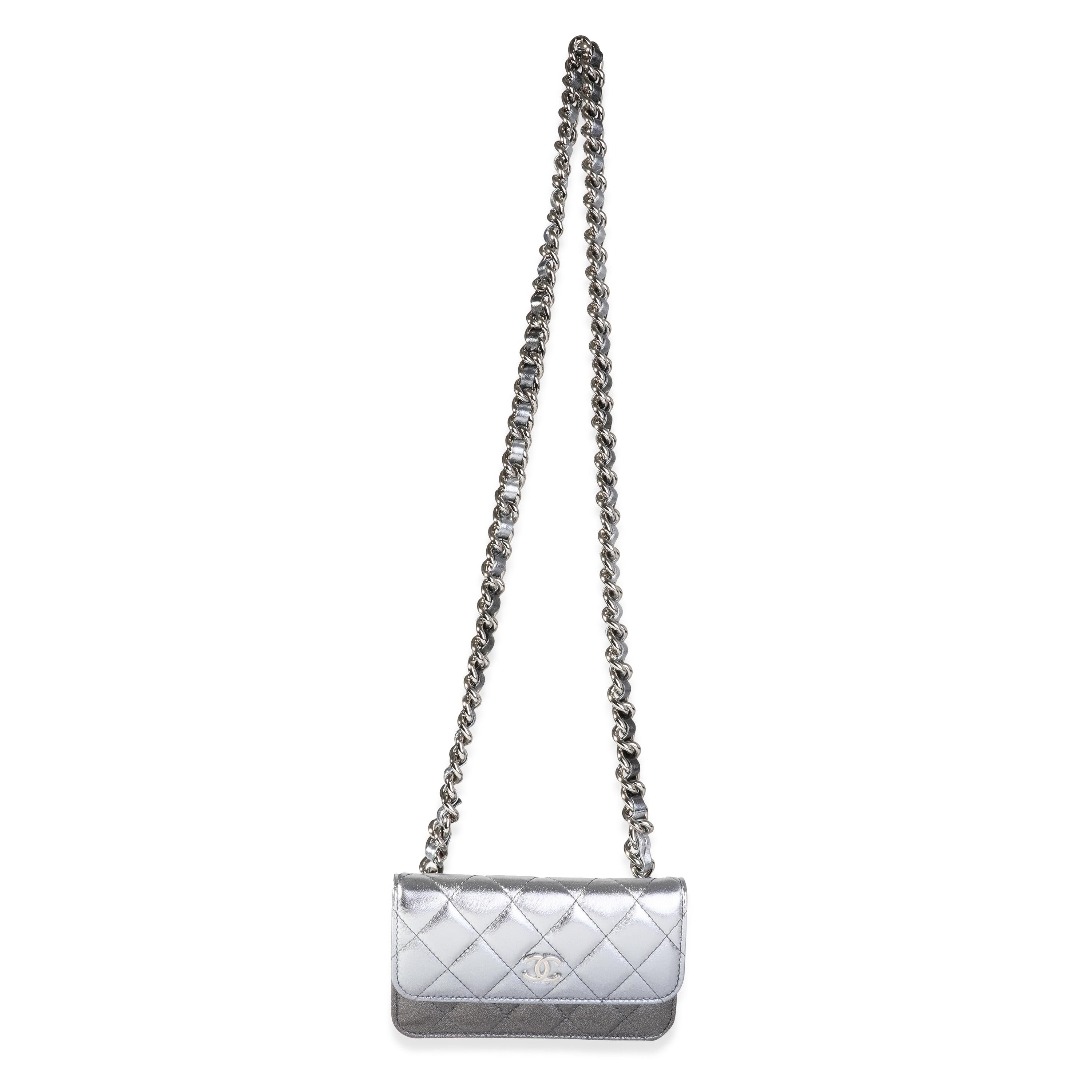 Listing Title: Chanel Metallic Gradient Quilted Lambskin Clutch with Chain
SKU: 116381
Condition: Pre-owned (3000)
Handbag Condition: Never Worn
Brand: Chanel
Model: Chanel Metallic Gradient Clutch with Chain
Origin Country: Italy
Handbag