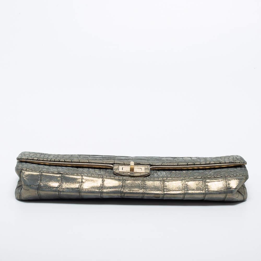 Chanel Metallic Green Croc Embossed Leather Reissue 2.55 East West Chain Clutch 1