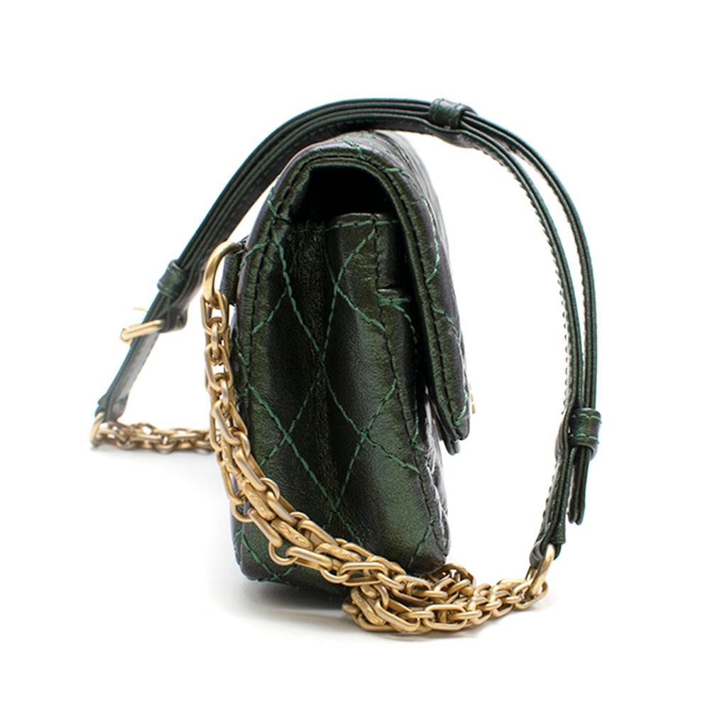 Chanel Metallic Green Reissue 2.55 Waist Bag

-F/W 2018 Collection
-Metallic Green aged leather body
-Gold hardware, classic mademoiselle lock
-Leather and gold tone chain waist strap 
-Two inside slip pockets

Approx

Length- 17cm
Height-
