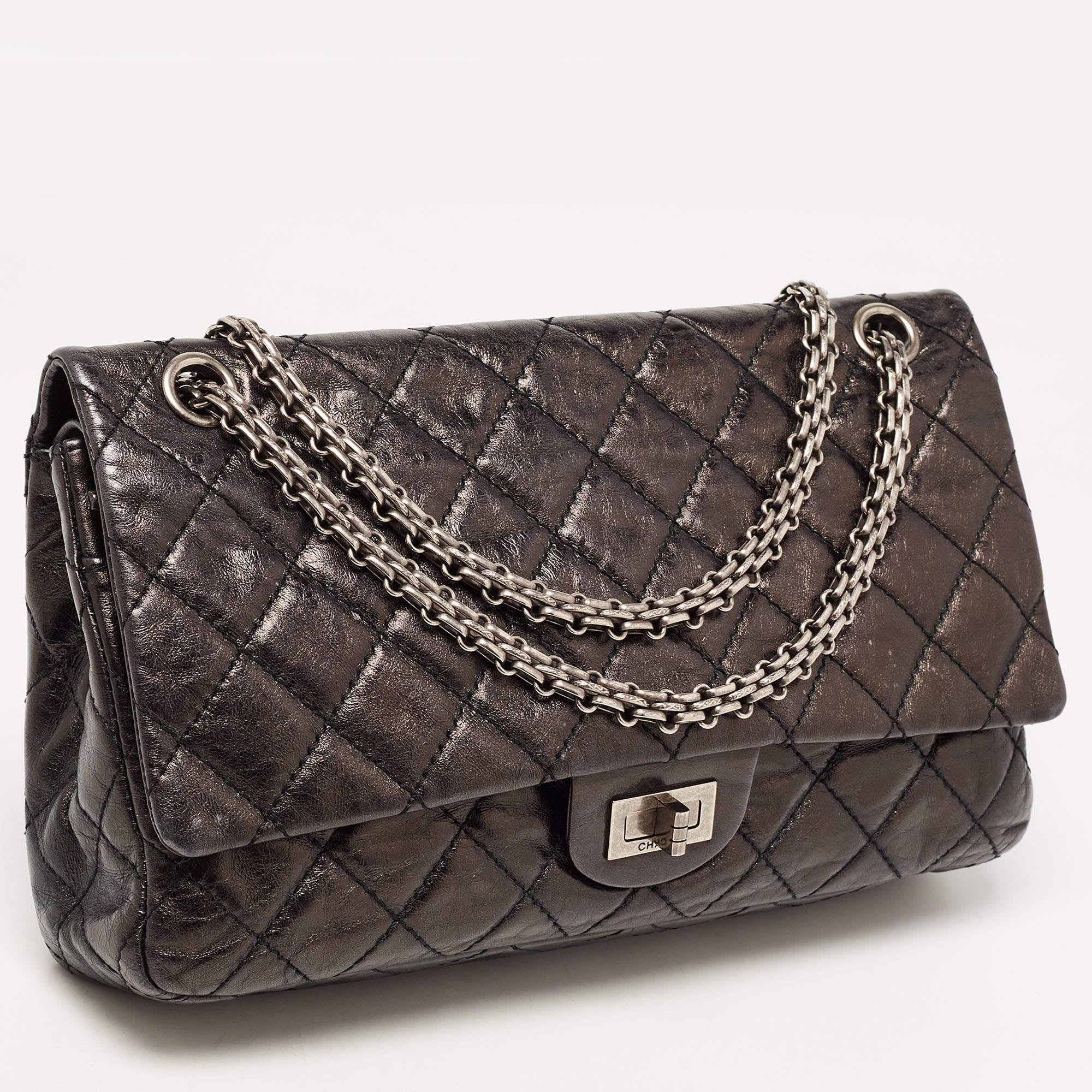 Women's Chanel Metallic Grey/Black Quilted Leather 226 Reissue 2.55 Flap Bag For Sale