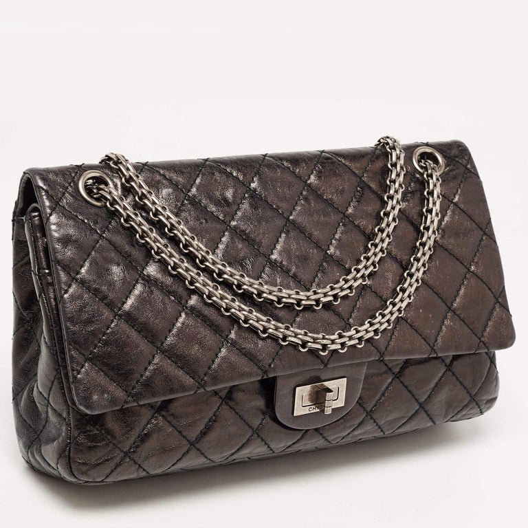 Chanel Metallic Grau/Schwarz gesteppte Leder 226 Reissue