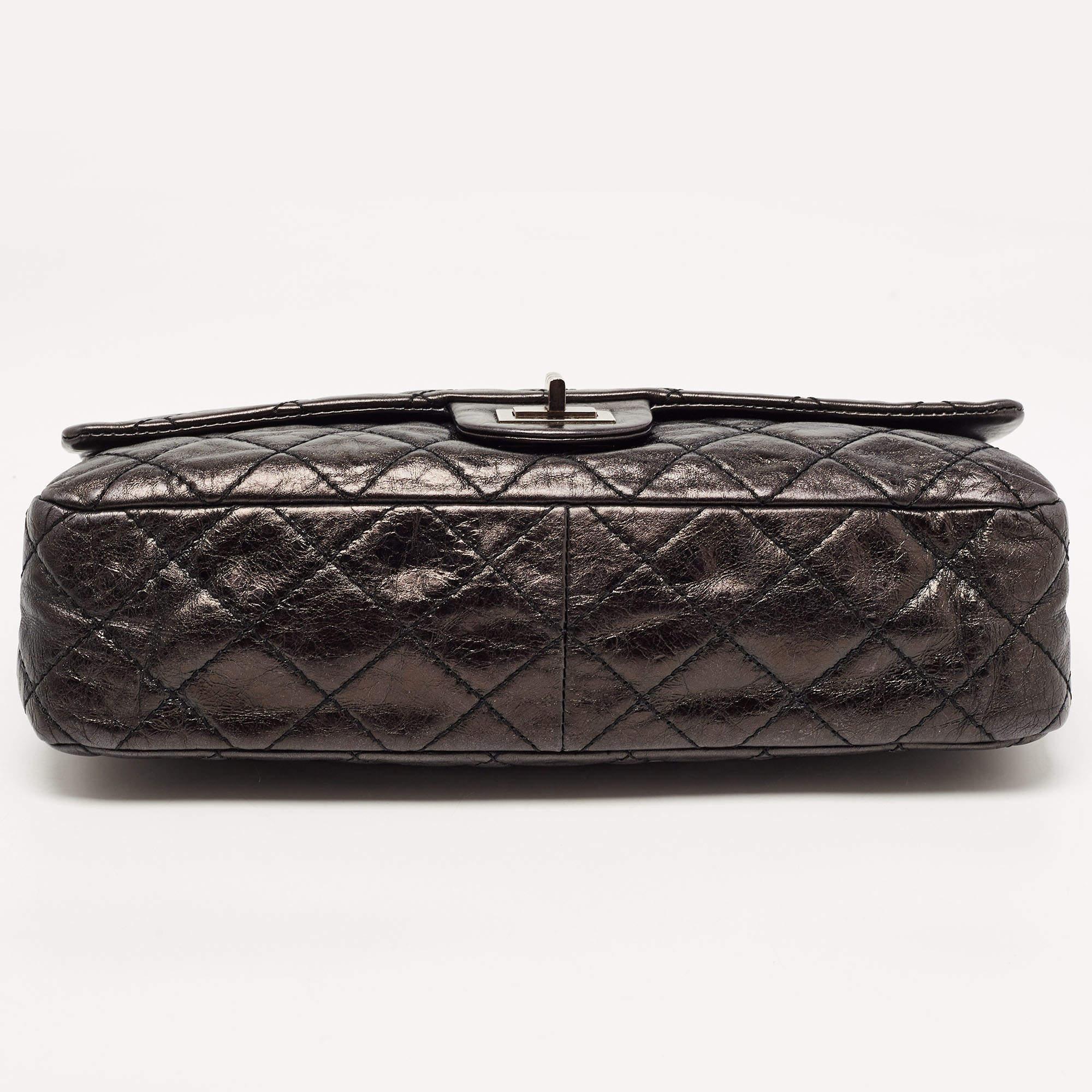 Chanel Metallic Grey/Black Quilted Leather 226 Reissue 2.55 Flap Bag For Sale 1