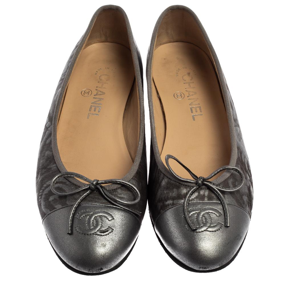 A common sight in the closets of fashionistas is a pair of Chanel ballet flats. They are perfect to wear on busy days and just stylish enough to assist one's style. These are crafted from metallic grey leather and feature the CC logo on the cap toes