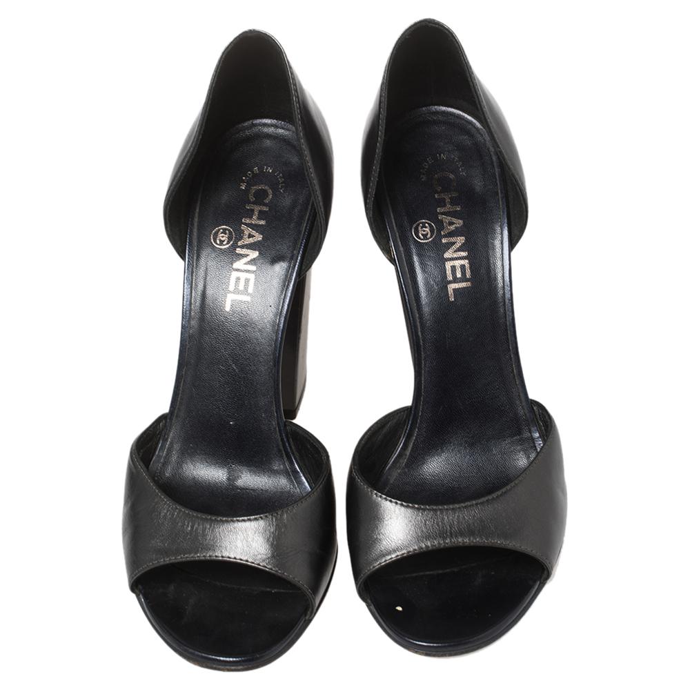 These metallic grey pumps by Chanel are crafted from leather into a d'Orsay silhouette. They flaunt open toes and block heels embellished with the much-loved camellia flower. They are complete with comfortable leather-lined insoles.

