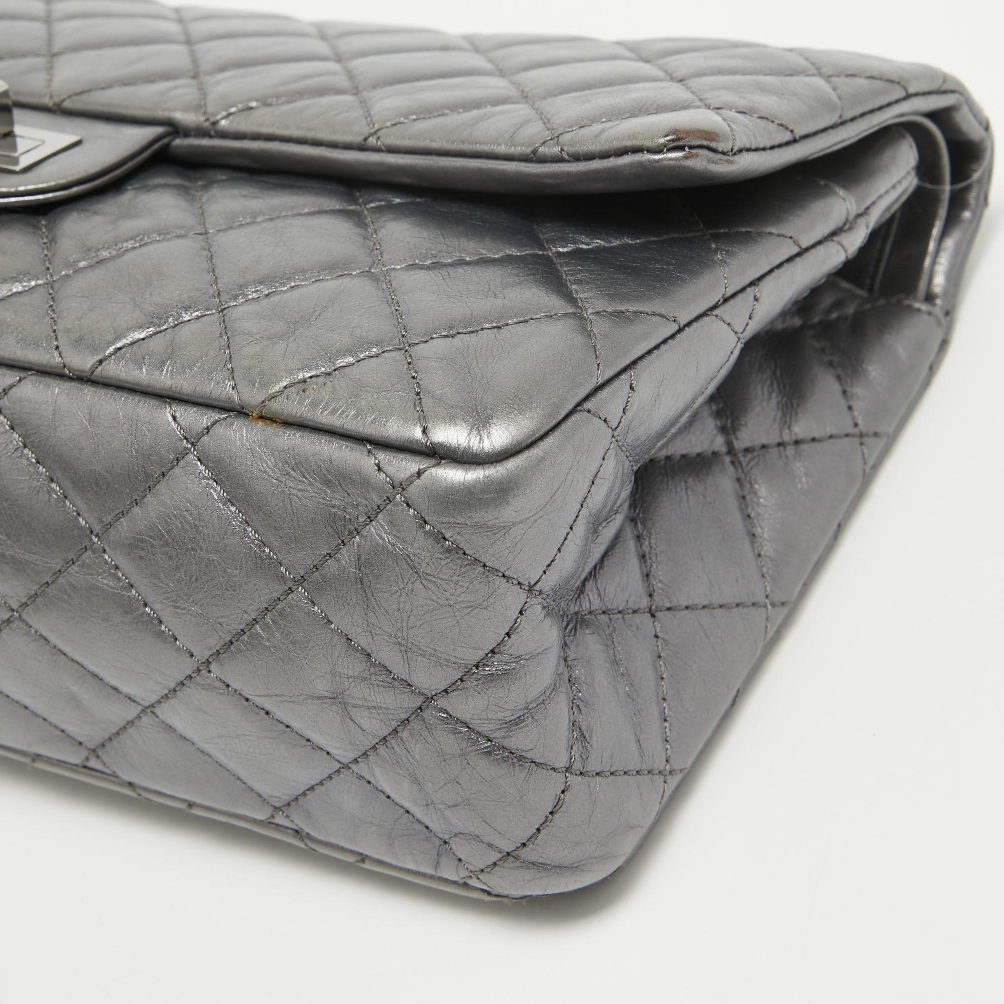 Chanel Metallic Grey Quilted Leather 226 Reissue 2.55 Flap Bag For Sale 7