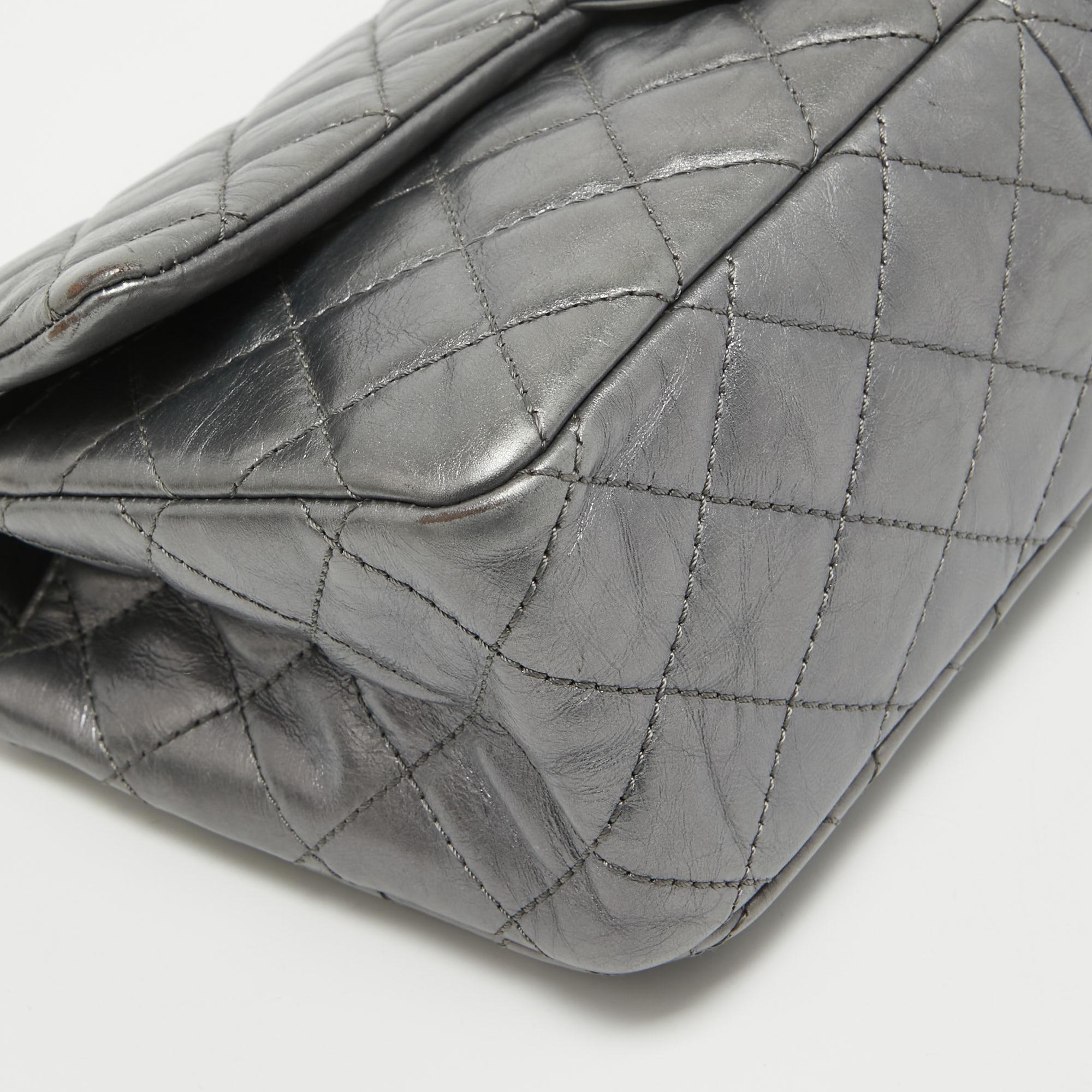 Chanel Metallic Grey Quilted Leather 226 Reissue 2.55 Flap Bag For Sale 8