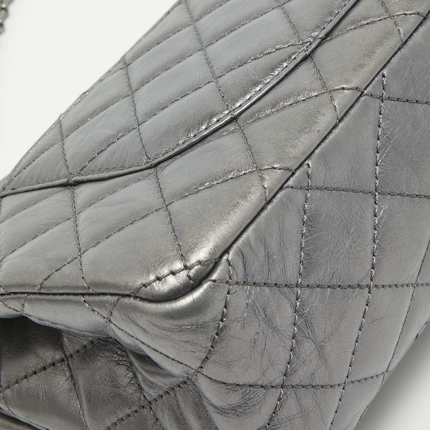 Chanel Metallic Grey Quilted Leather 226 Reissue 2.55 Flap Bag For Sale 3