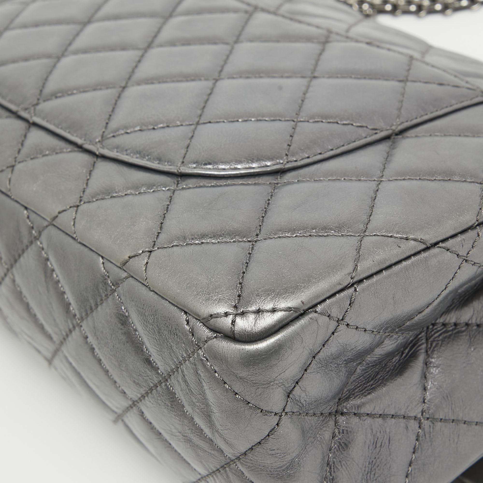 Chanel Metallic Grey Quilted Leather 226 Reissue 2.55 Flap Bag For Sale 4