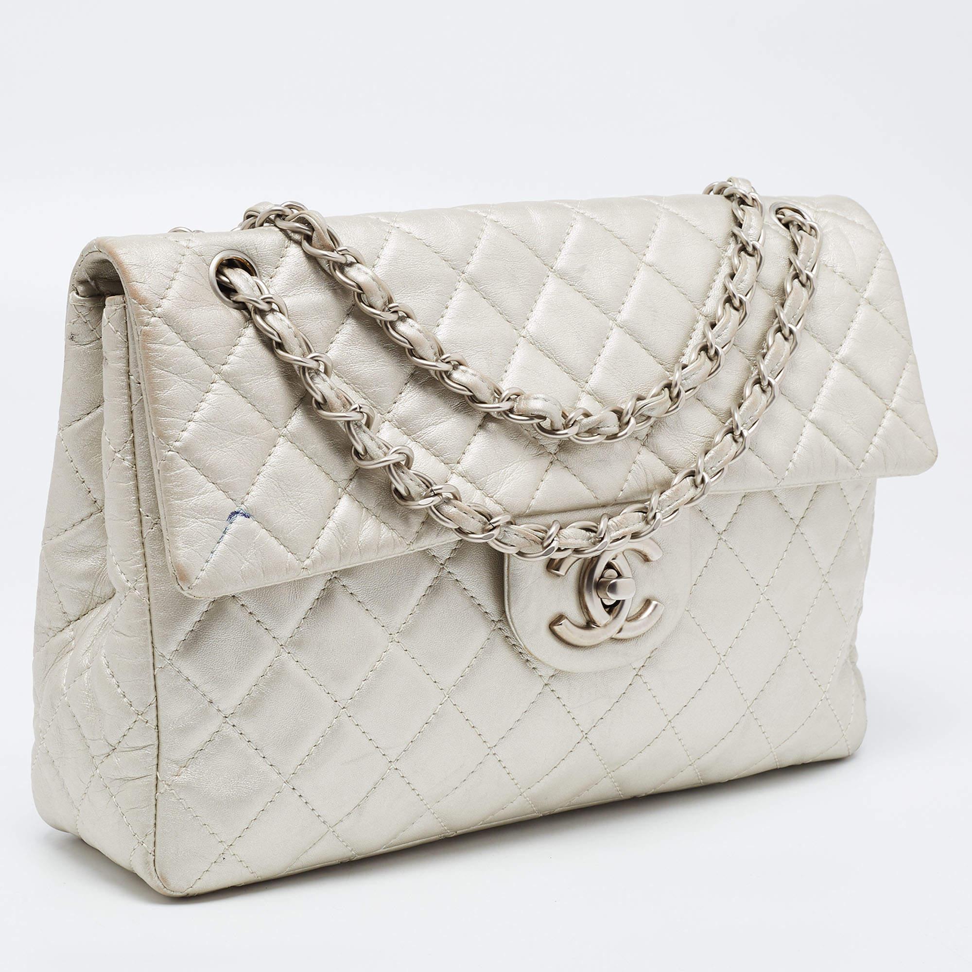 De las mujeres Chanel Gris Metalizado Piel Acolchada Maxi Bolso Clásico Solapa Simple en venta
