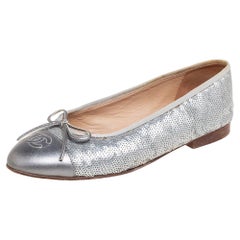 Chanel Metallic Grey Sequins and Leather Cap-Toe CC Bow Ballet Flats Size  37 at 1stDibs