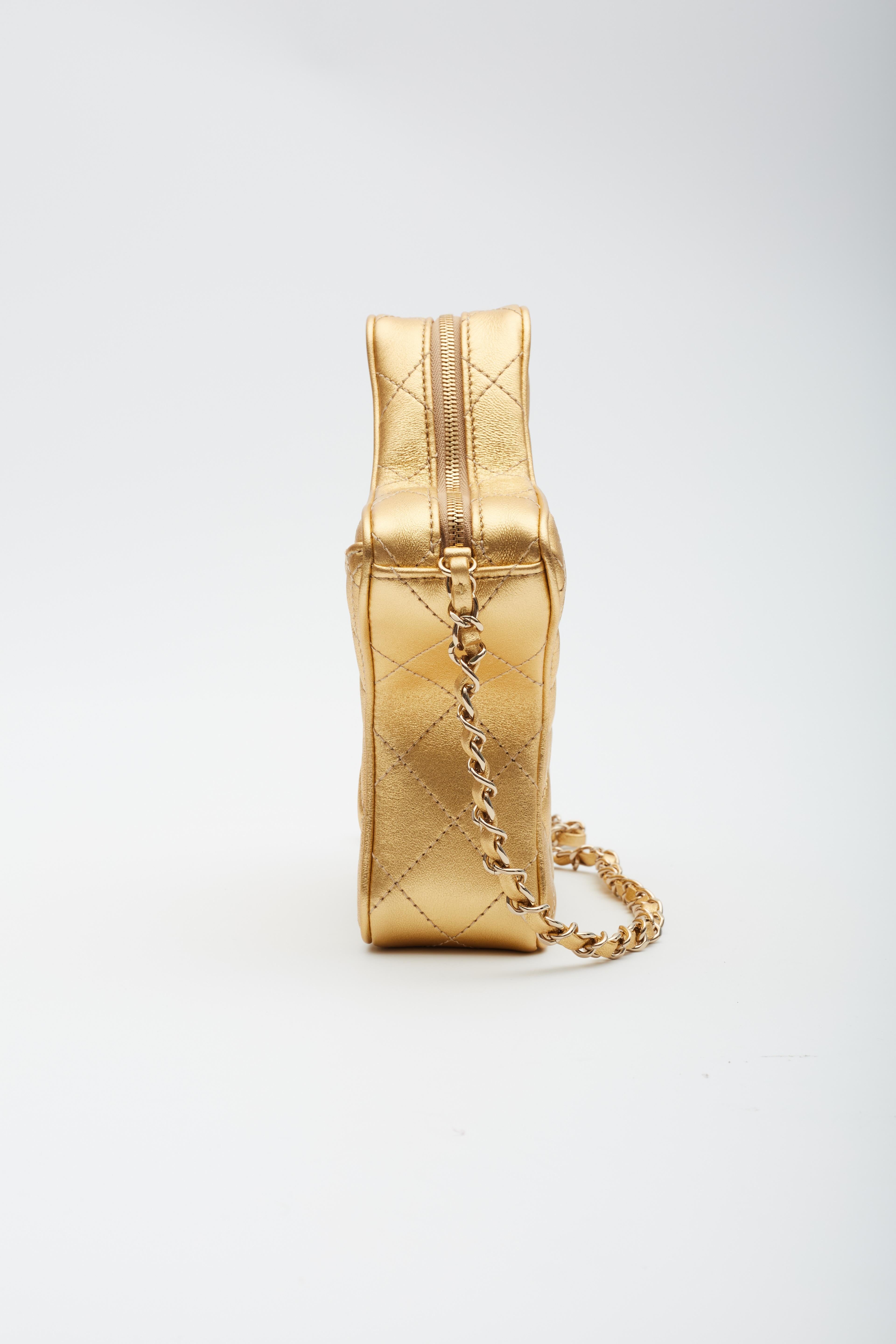 Chanel Metallic Lambskin & Gold Walk Of Fame Star Bag For Sale 4