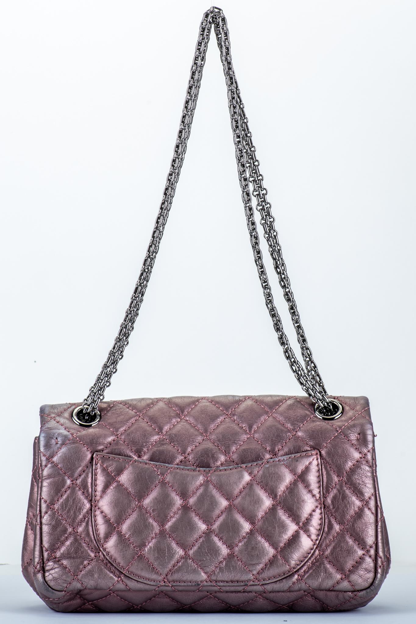 Chanel Metallic Lavendel Reissue Klappentasche (Grau) im Angebot