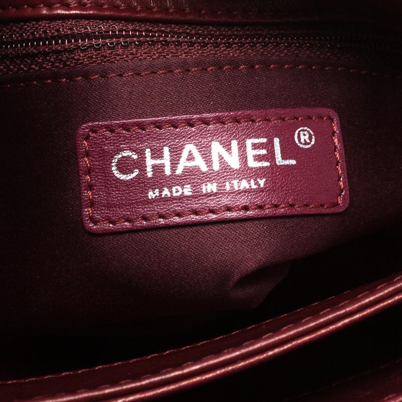 Chanel Metallic Maroon Leather Classic Flap Shoulder Bag In Good Condition In Dubai, Al Qouz 2