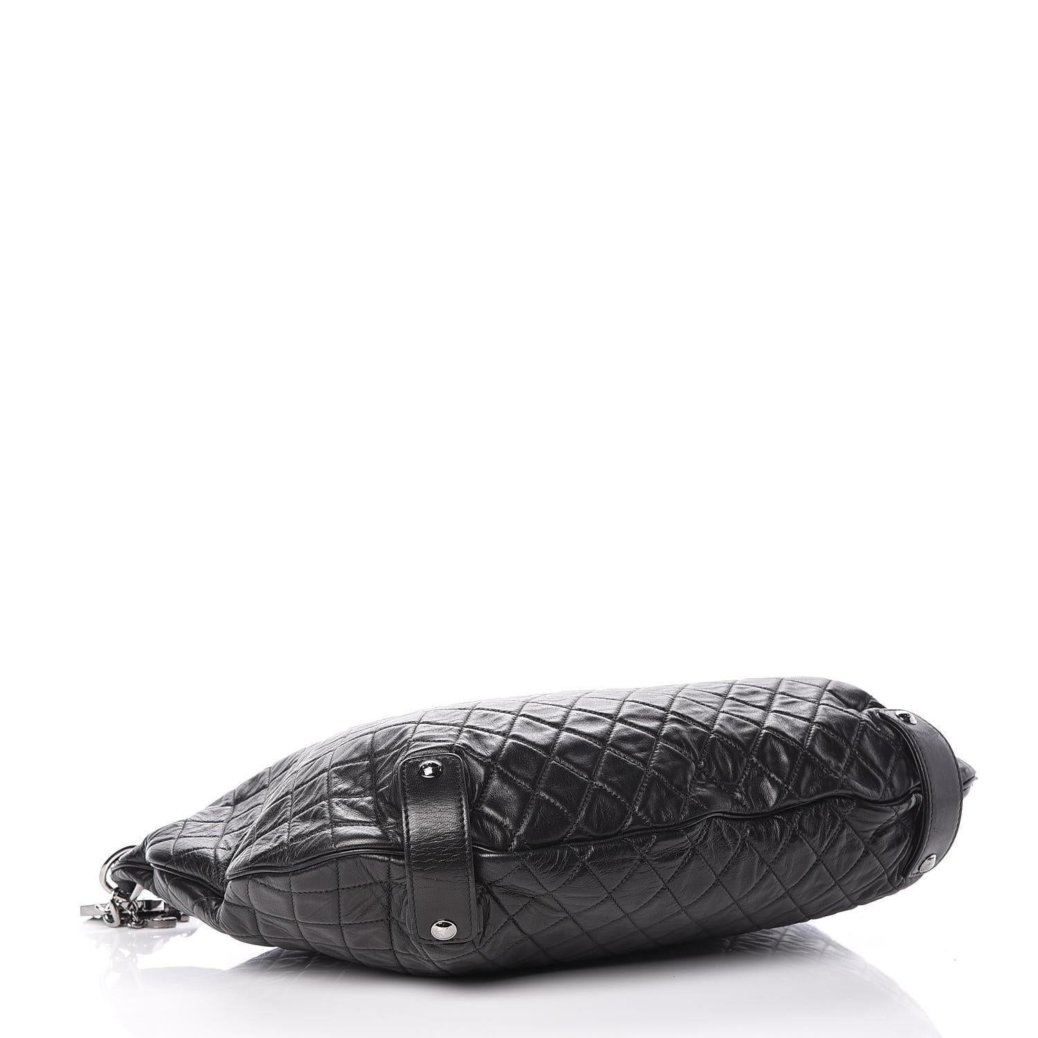 Chanel 2008 Metallic Mesh Soft Quilted Black Lambskin Leather Large Hobo Bag en vente 9
