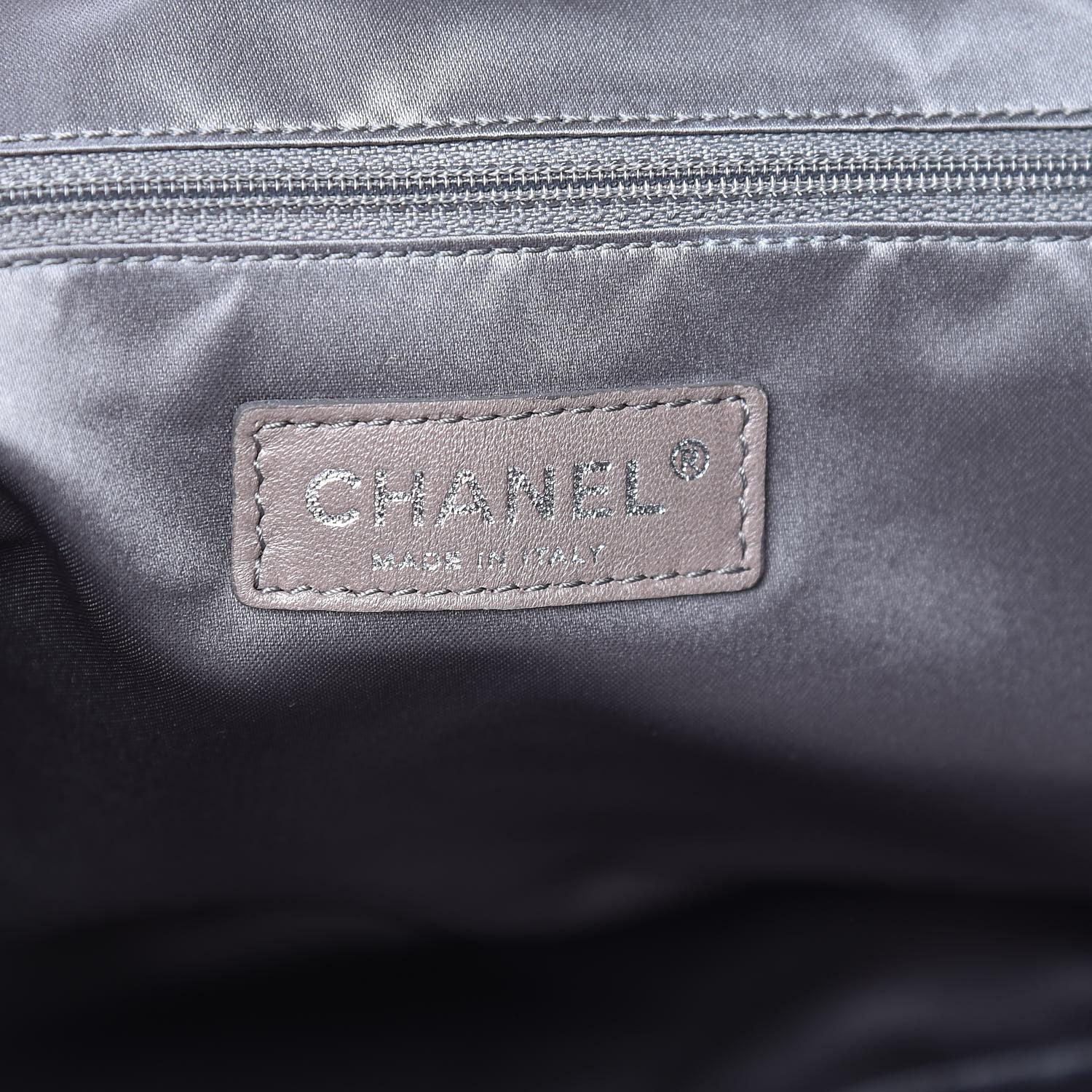 Chanel 2008 Metallic Mesh Soft Quilted Black Lambskin Leather Large Hobo Bag en vente 13