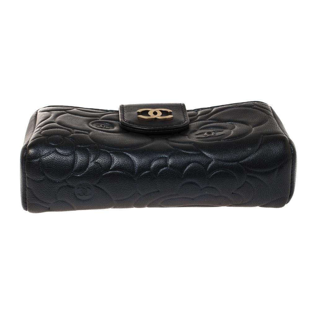 Chanel Metallic Navy Blue Camellia Embossed Leather Phone Pouch In Good Condition In Dubai, Al Qouz 2