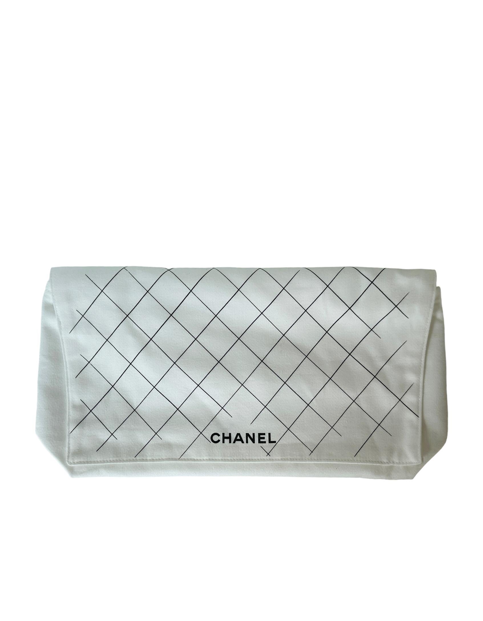 Chanel Metallic Navy Caviar Leather Quilted Medium Boy Bag   
Made In: Italy
Year of Production: 2022
Color: Metallic navy
Hardware: Goldtone
Materials: Caviar leather
Lining: Leather
Closure/Opening: Flap top with pushlock
Exterior Pockets: