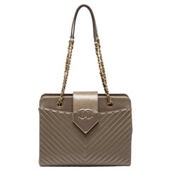 Chanel Metallic Olive Green Chevron Quilted Leather Collar And Tie Shoulder Bag