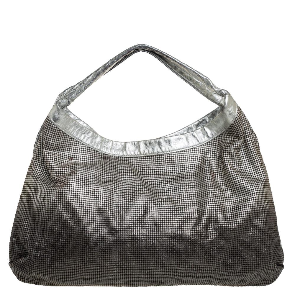 The Chanel Hollywood CC hobo has an eye-catching design that's sure to stand out against your neutrals or monochromatic outfits. This bag in metallic ombre leather has a single handle, the CC logo on the front, and a spacious satin