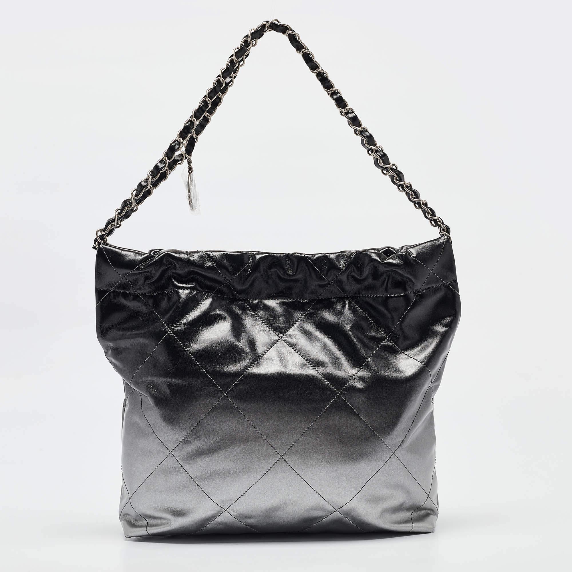 Chanel Metallic Ombre Quilted Shiny Leather Small 22 Hobo In New Condition In Dubai, Al Qouz 2