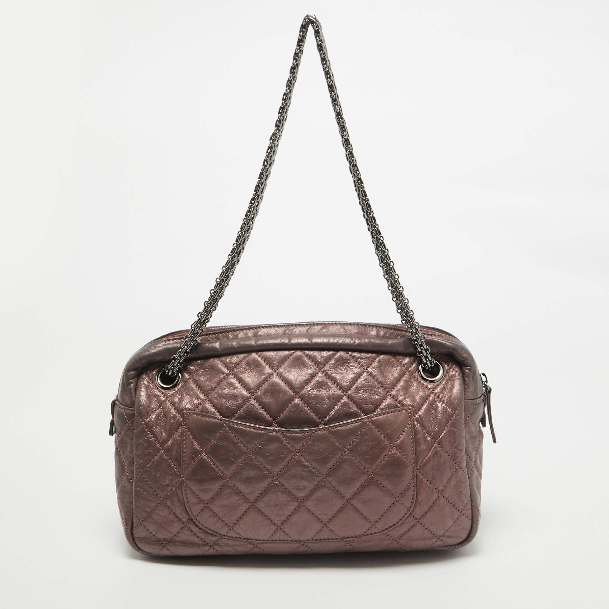 Chanel Metallic Pink Quilted Leather Reissue 2.55 Camera Bag In Fair Condition In Dubai, Al Qouz 2
