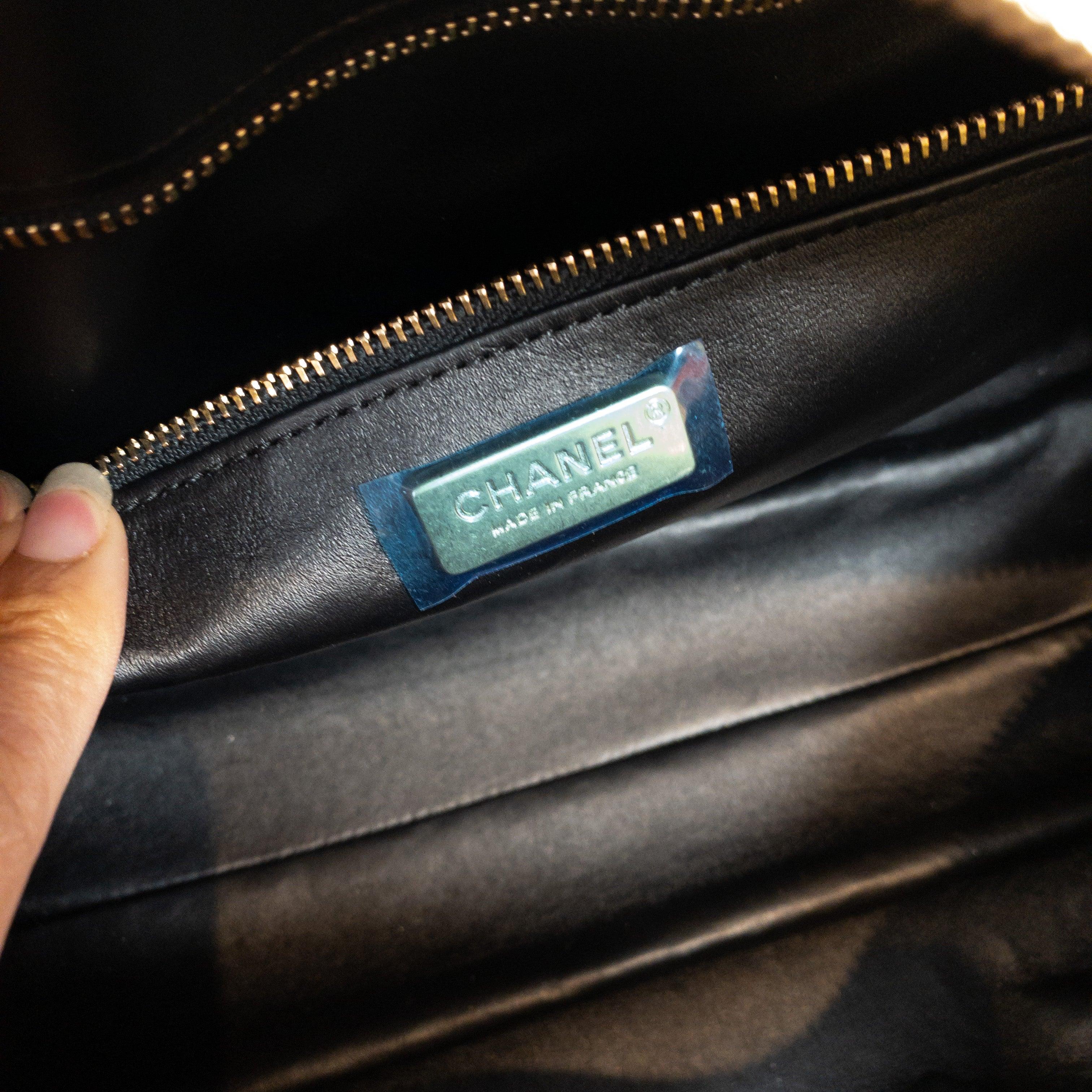 Chanel Metallic Python Bowler-Tasche aus Wildleder im Angebot 7