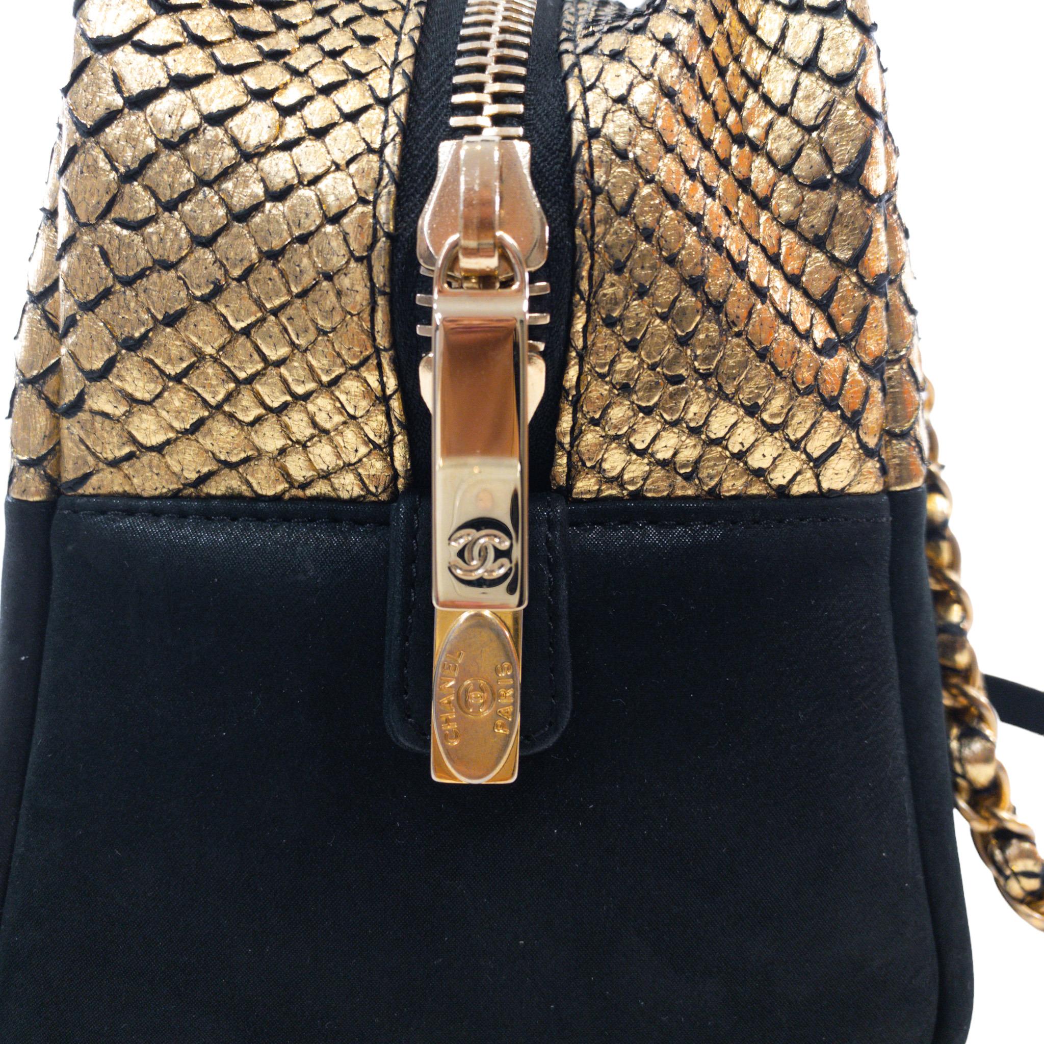 Chanel Metallic Python Bowler-Tasche aus Wildleder im Angebot 2