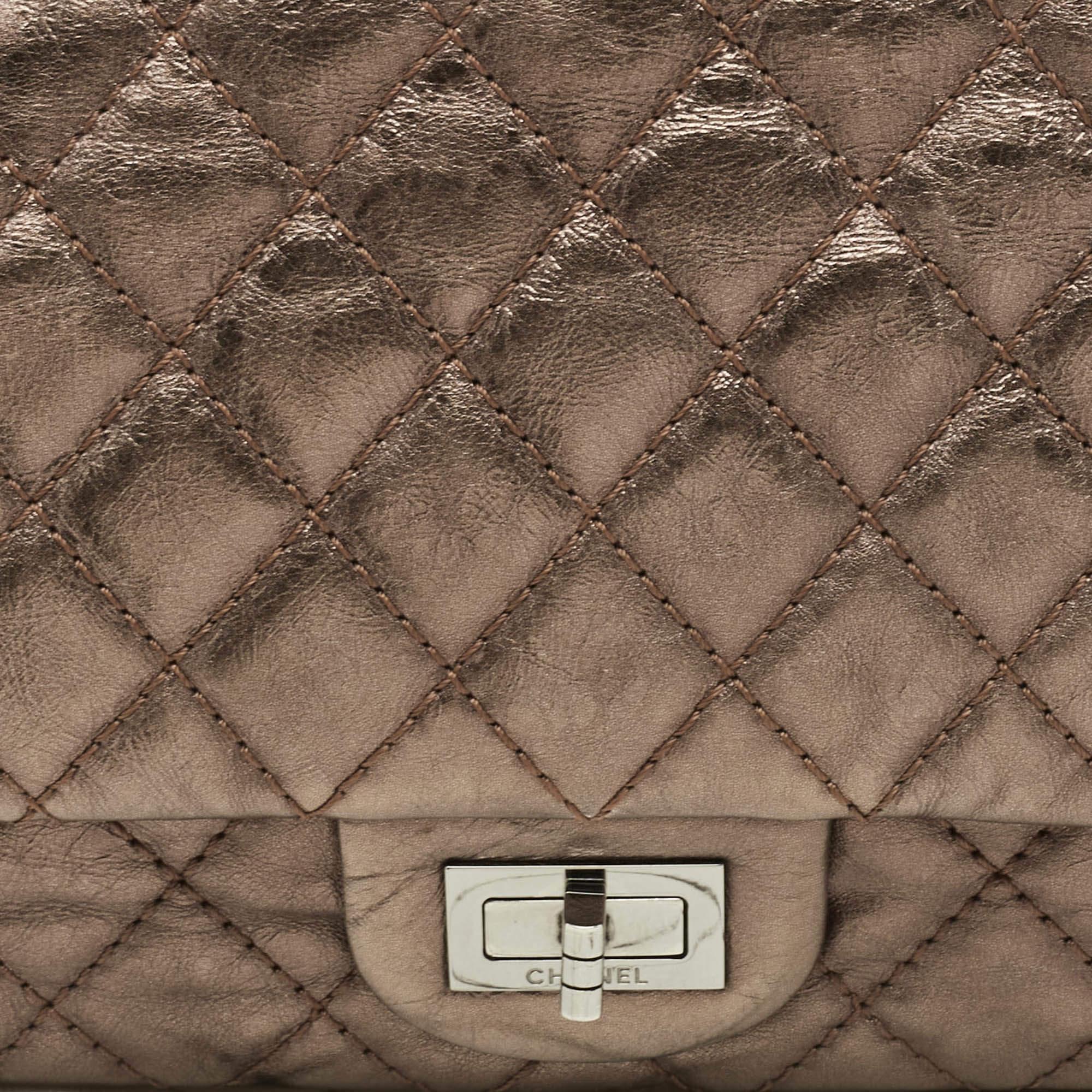 Women's Chanel Metallic Quilted Aged Leather Reissue 2.55 Classic 225 Flap Bag For Sale