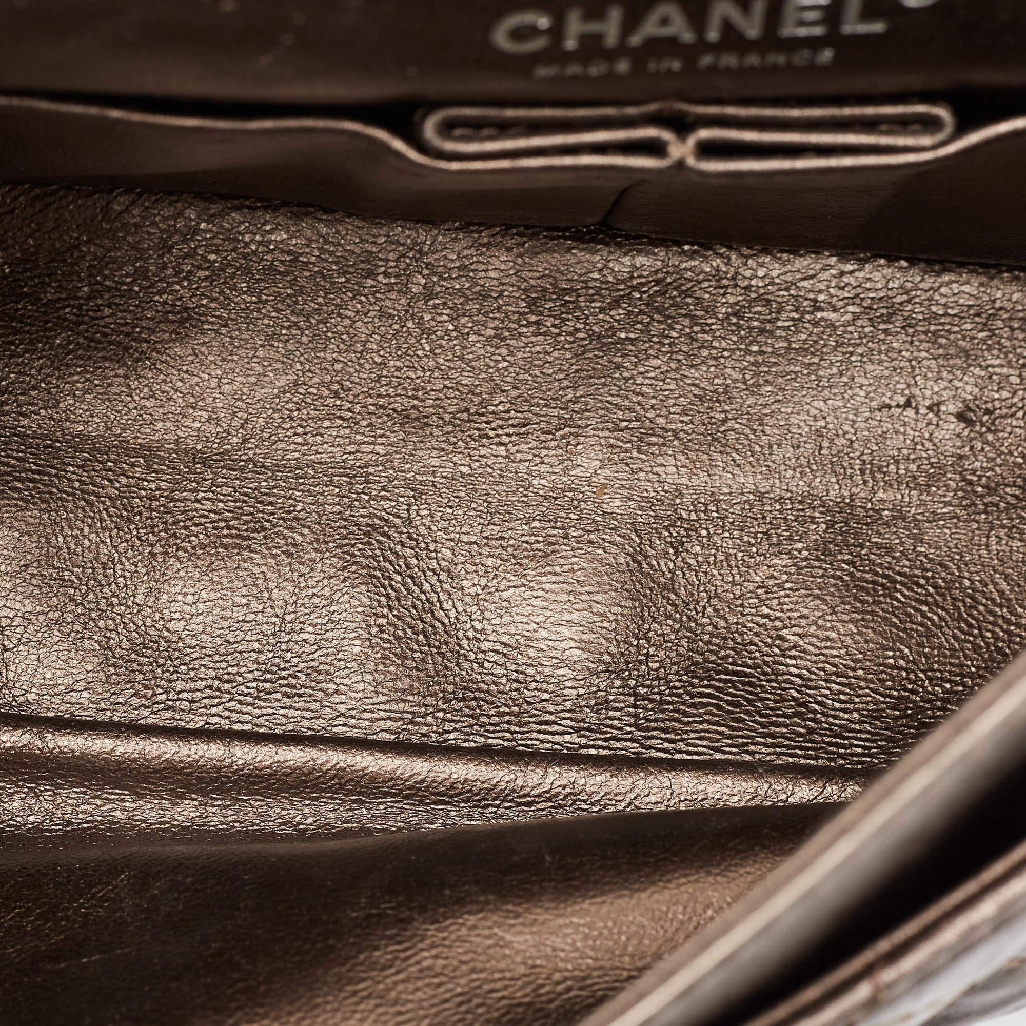 Chanel Metallic Quilted Aged Leather Reissue 2.55 Classic 225 Flap Bag For Sale 2