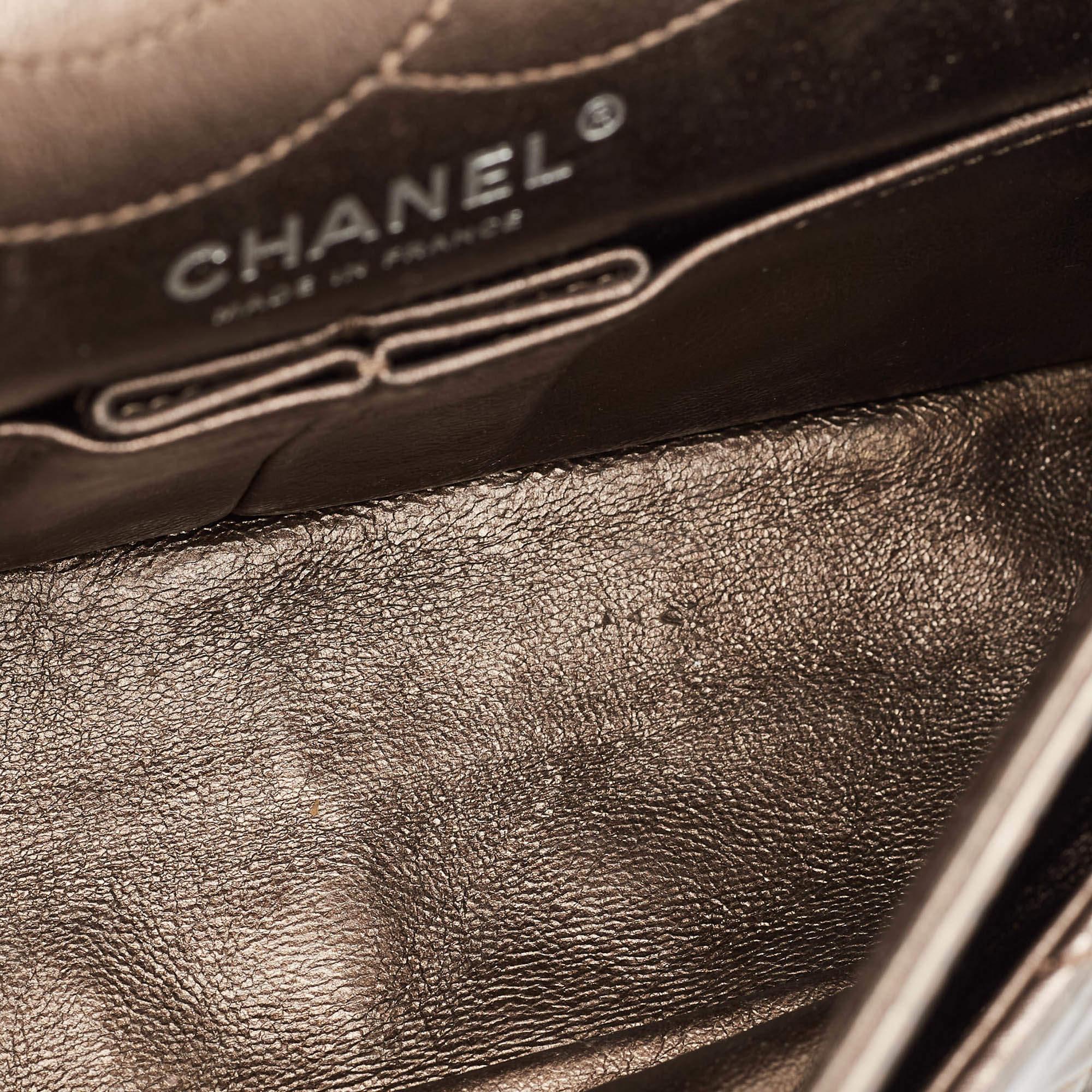 Chanel Metallic Quilted Aged Leather Reissue 2.55 Classic 225 Flap Bag For Sale 3