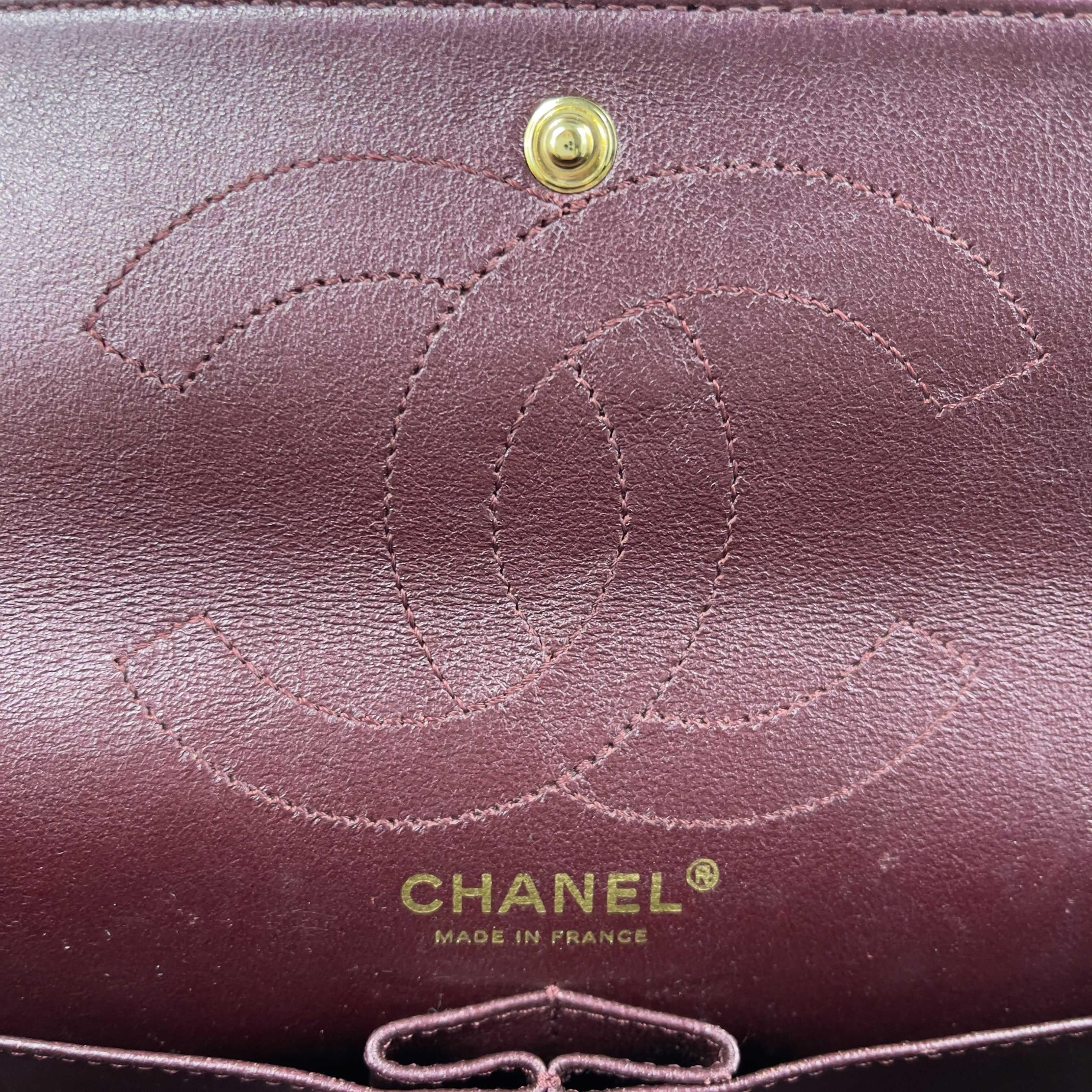 Chanel Metallic Gestepptes Kalbsleder 2,55 Reissue 227 Doppelklappe Maroon im Angebot 5