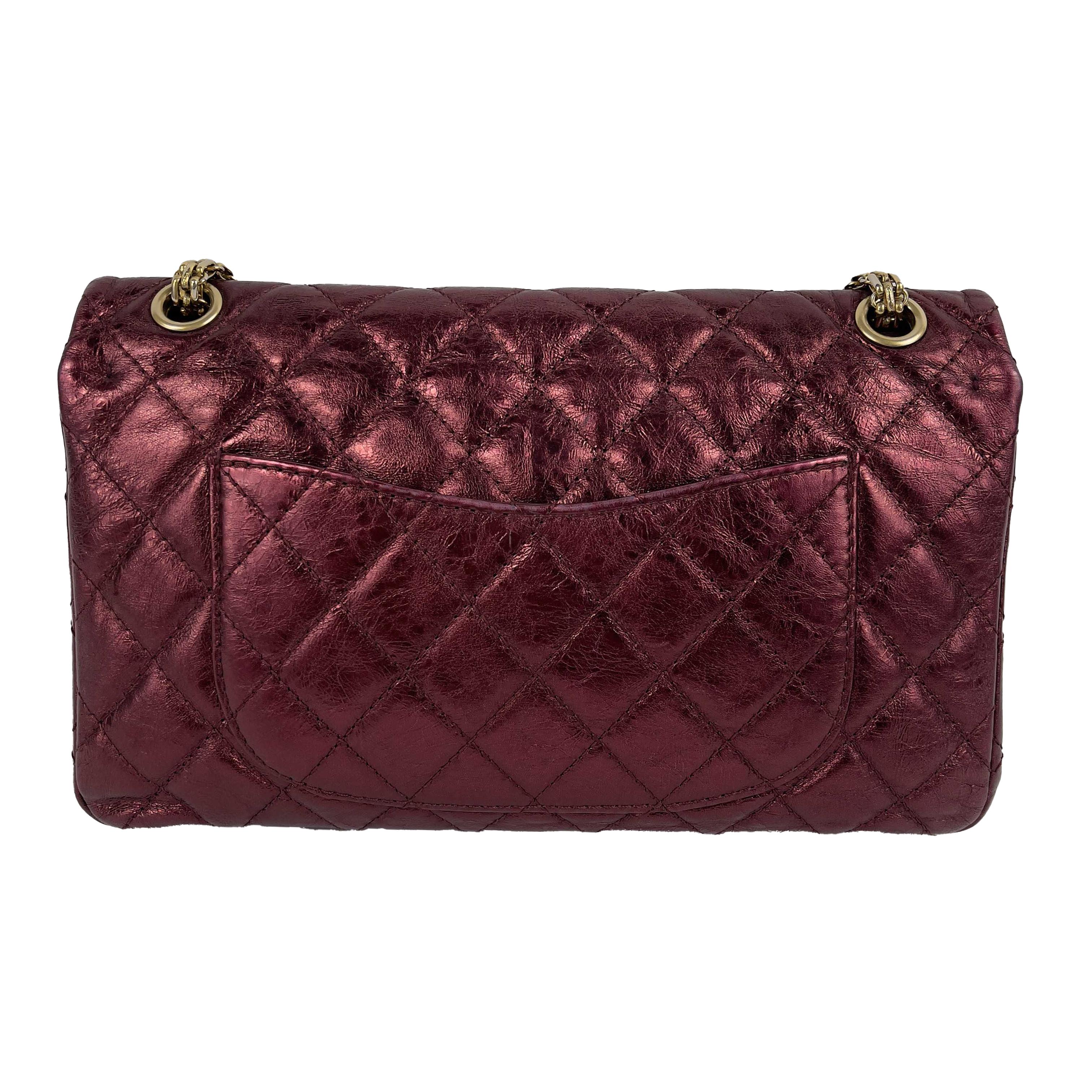 CHANEL -  METALLIC QUILTED CALFSKIN 2.55 REISSUE 227 DOUBLE FLAP - METALLIC MAROON, CHAMPAGNE GOLD - HANDBAG

DESCRIPTION

From the 2008-2009 collection, this Chanel Metallic Quilted Calfskin 2.55 Reissue 227 Double Flap Bag is crafted from a
