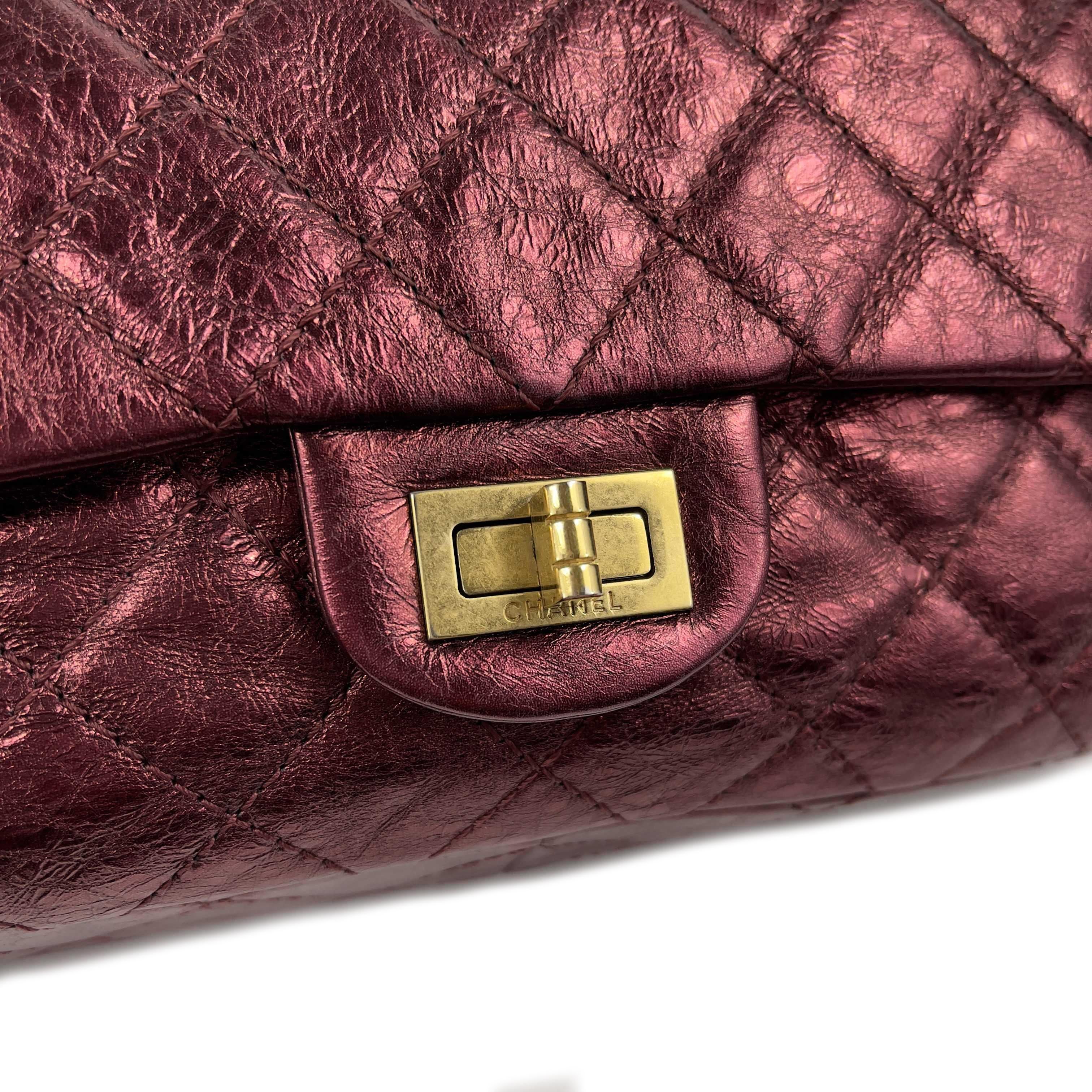 Chanel Metallic Gestepptes Kalbsleder 2,55 Reissue 227 Doppelklappe Maroon im Angebot 4