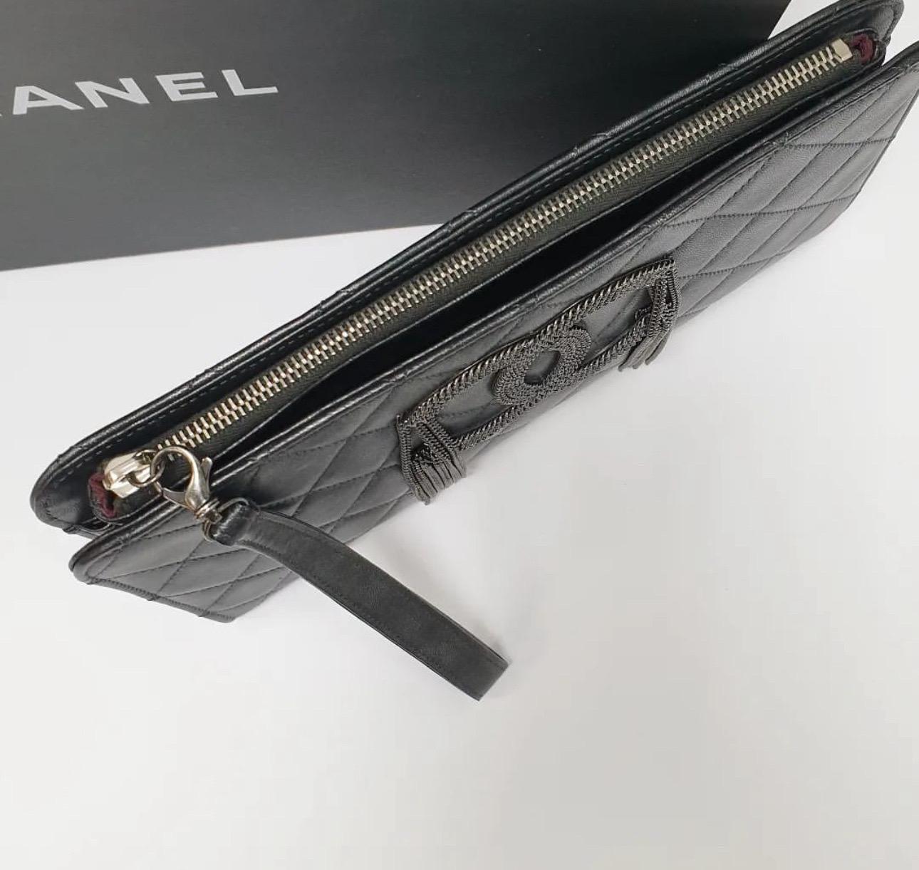 Chanel pochette porte-bracelet CC en cuir de veau matelassé métallisé en vente 3