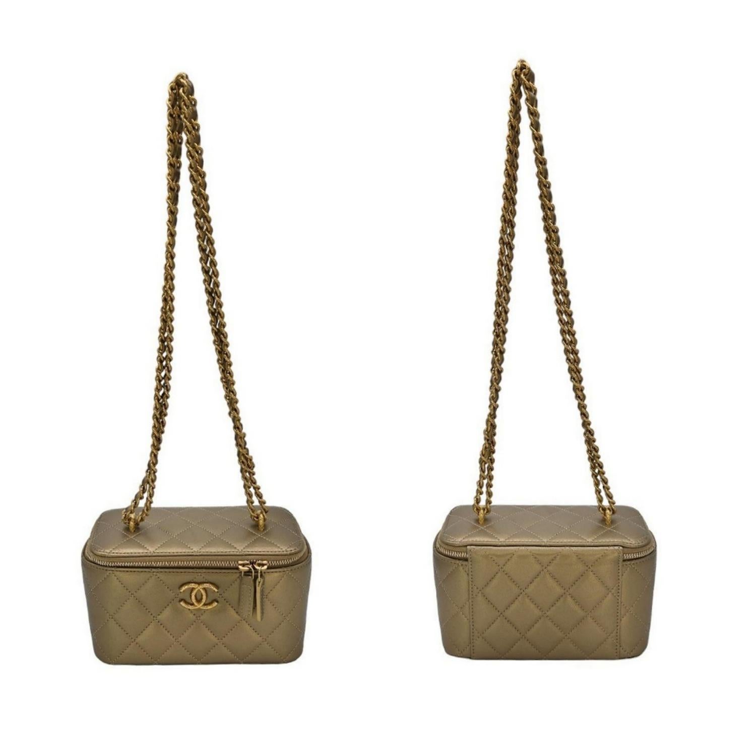 Chanel Metallic Quilted Lambskin Small Dynasty Vanity Case In Good Condition For Sale In Scottsdale, AZ