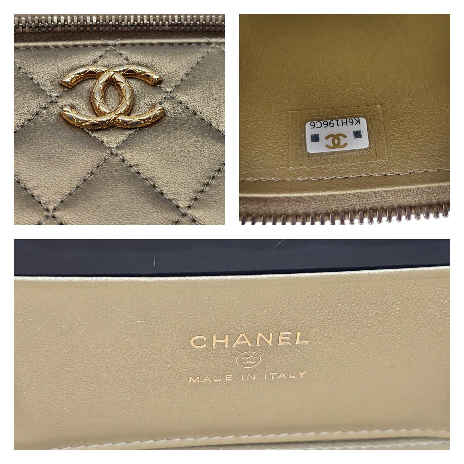 Chanel Metallisches gestepptes Lammfell Kleines Dynasty Kosmetiketui im Angebot 4