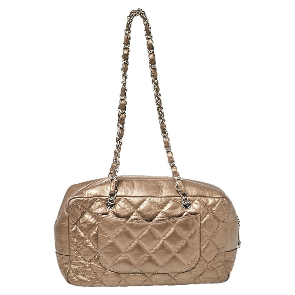 This Cambon bowler bag is just as grand as the other Chanel handbags. Exquisitely crafted from leather in a metallic hue, it bears a functional design and their signature CC stitched on the exterior, a zip pocket on the front, and a slip pocket on