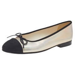 Chanel Metallic Silver/Black Canvas And Patent Leather CC Ballet Flats Size 37