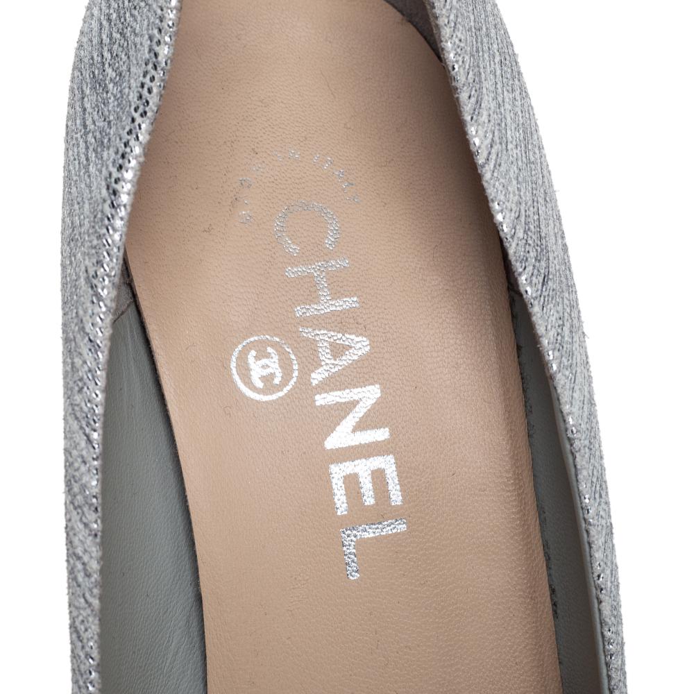 Women's Chanel Metallic Silver/Black Suede CC Cap Toe Platform Pumps Size 40