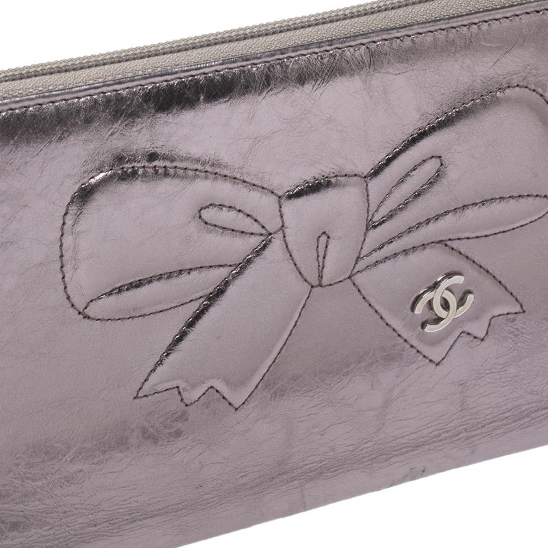 Chanel Metallic Silver Bow Embossed Crinkled Leather Zip Around Wallet Organizer 3