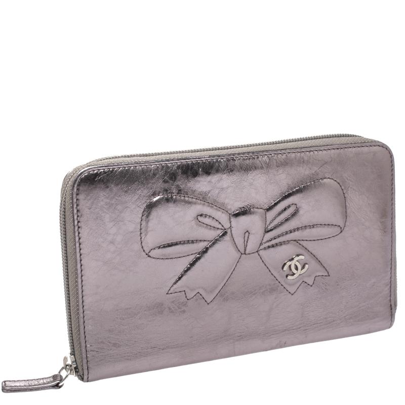 Chanel Metallic Silver Bow Embossed Crinkled Leather Zip Around Wallet Organizer 5