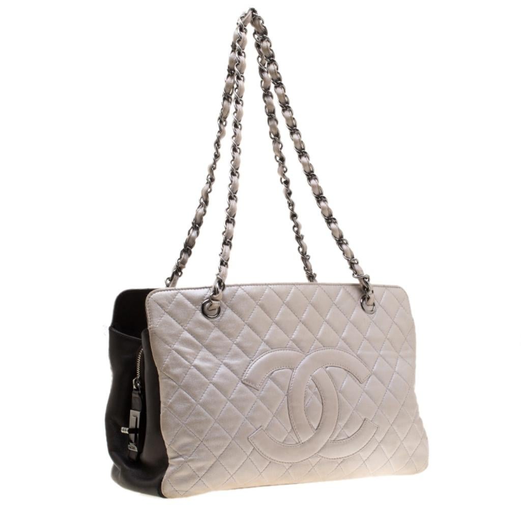 Chanel Metallic Silver/Brown Quilted Leather CC Logo Zip Shoulder Bag In Fair Condition In Dubai, Al Qouz 2
