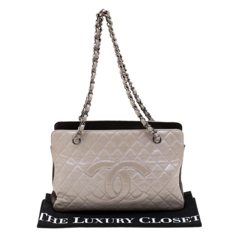 Chanel Metallic Silver/Brown Quilted Leather CC Logo Zip Shoulder Bag For Sale at 1stdibs