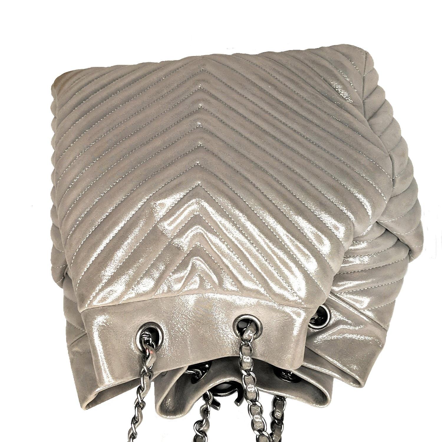 Chanel Metallic Silver Chevron Urban Spirit Large Drawstring Bag In Good Condition In Scottsdale, AZ