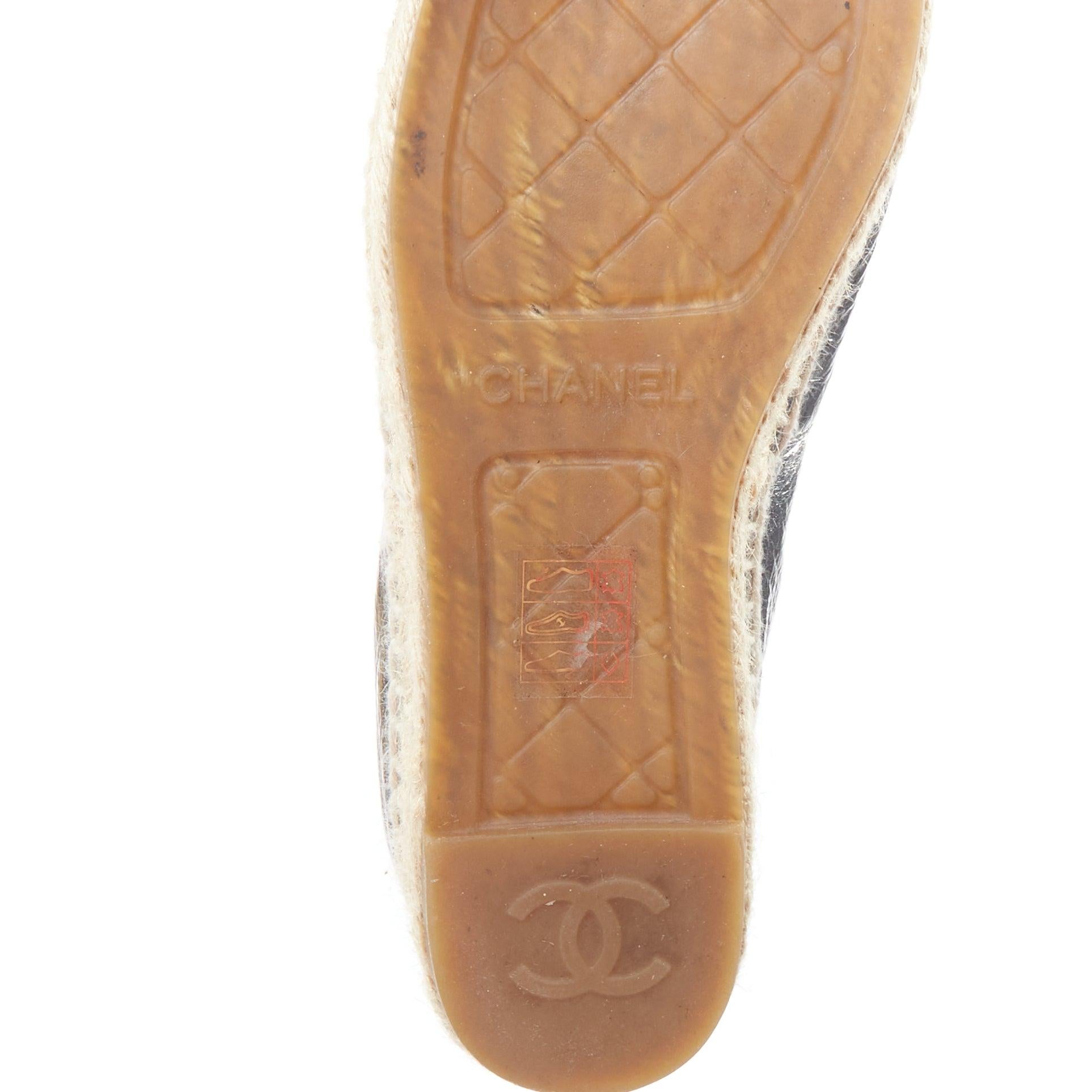 CHANEL metallic silver laminated goatskin CC logo jute espadrilles EU38 For Sale 5