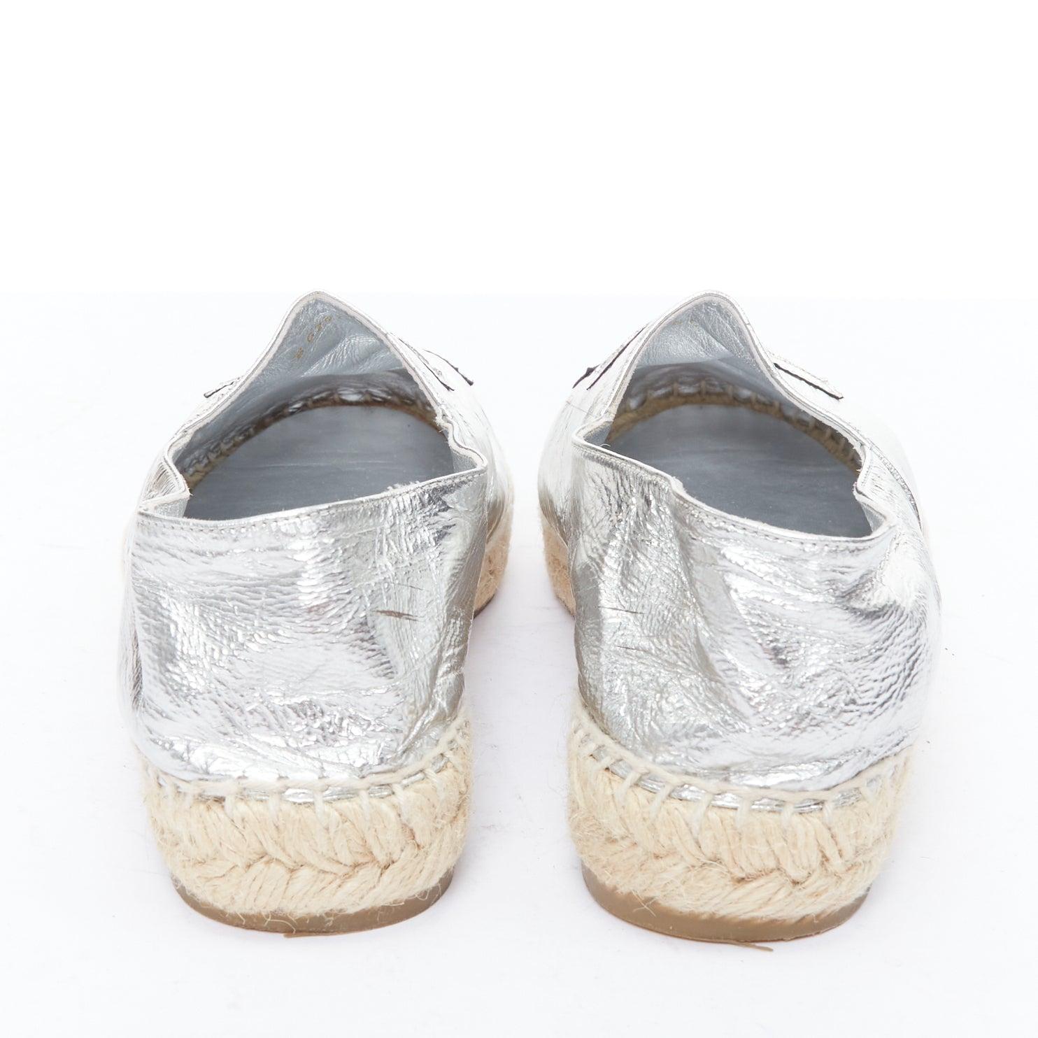 Women's CHANEL metallic silver laminated goatskin CC logo jute espadrilles EU38 For Sale