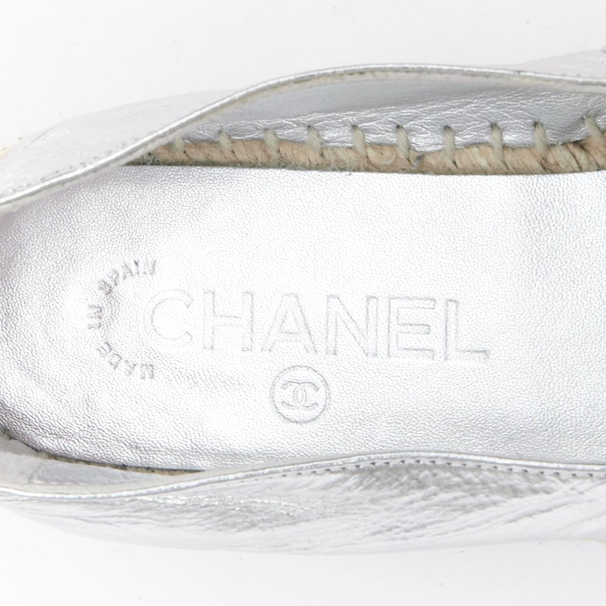 CHANEL metallic silver laminated goatskin CC logo jute espadrilles EU38 For Sale 4