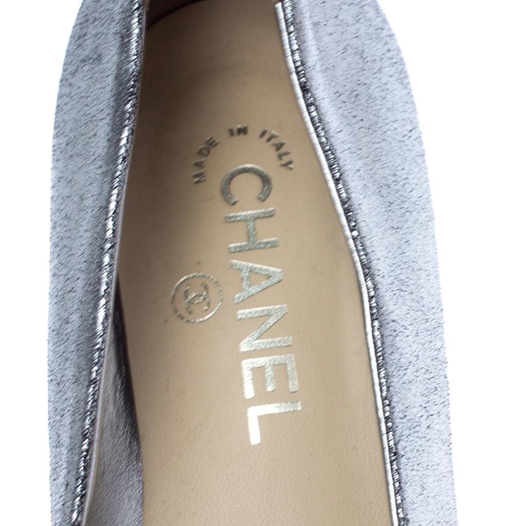 Women's Chanel Metallic Silver Leather Camellia Embossed Ballet Flats Size 38.5