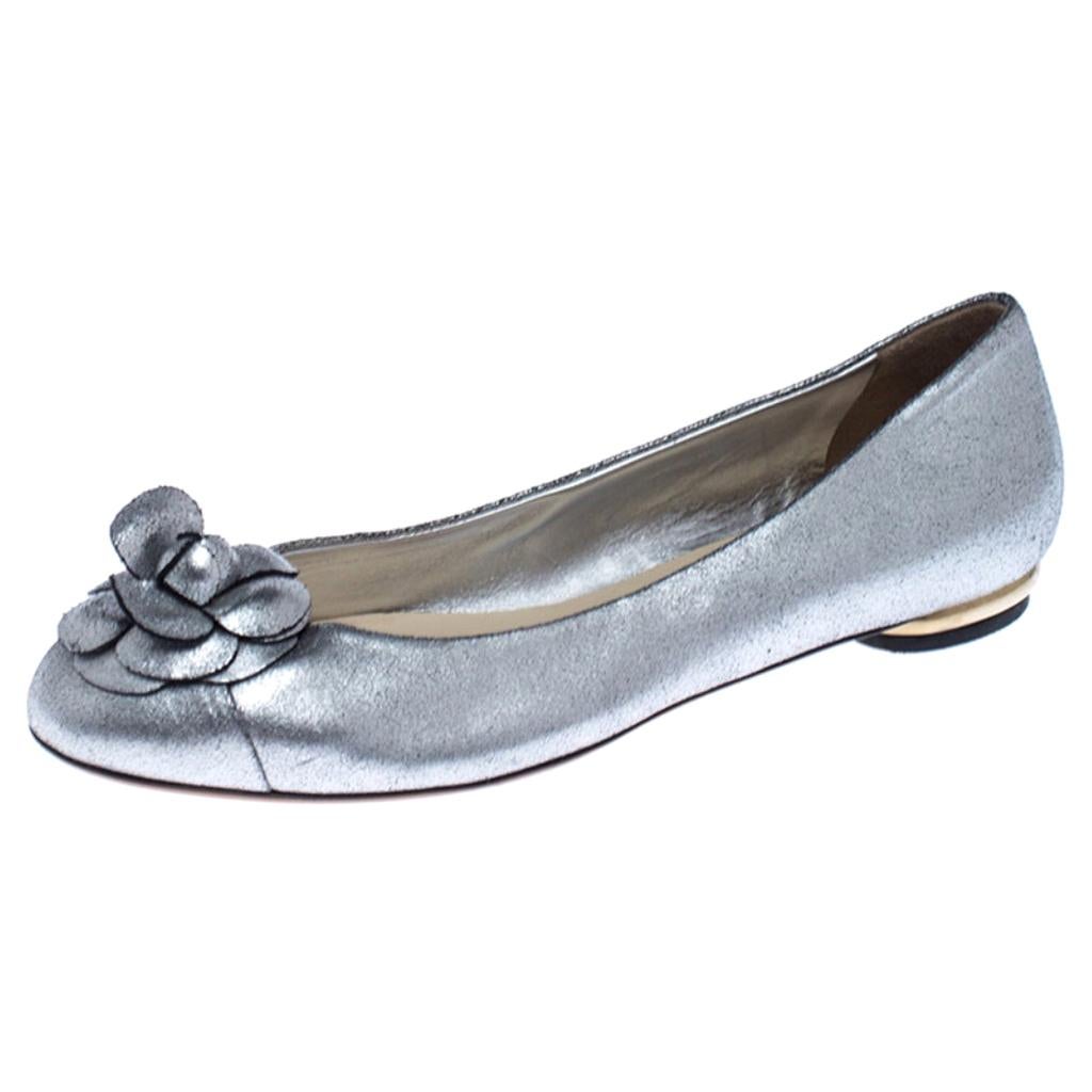 Chanel Metallic Silver Leather Camellia Embossed Ballet Flats Size 38.5